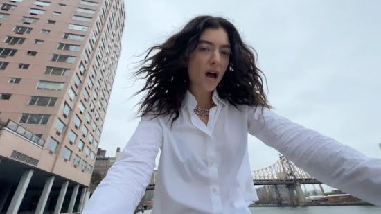 Lorde даде старт на нова творческа ера с издаването на сингъла „What Was That“