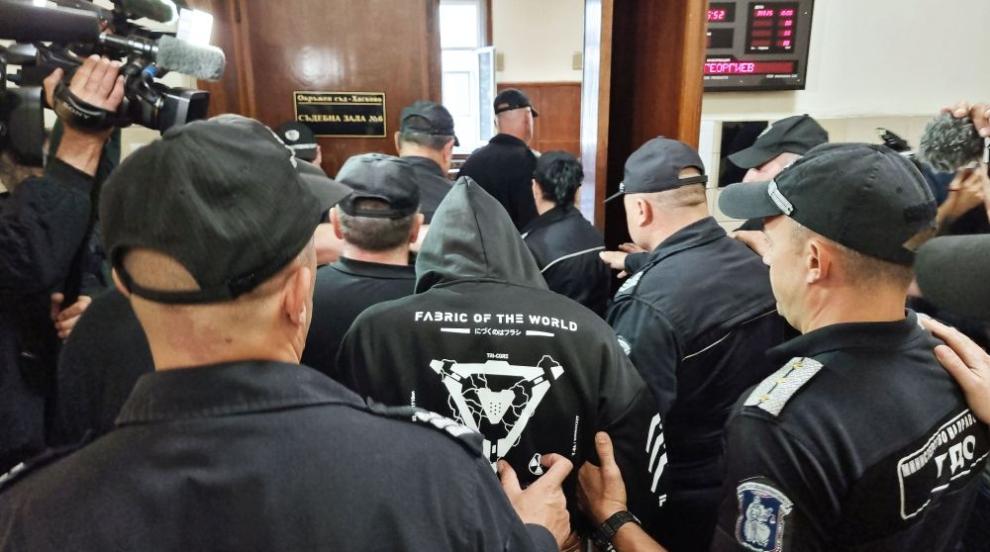 Доведоха в съда 17-годишния младеж, признал за жестокото убийство на Магдалена от Хасково (СНИМКИ)