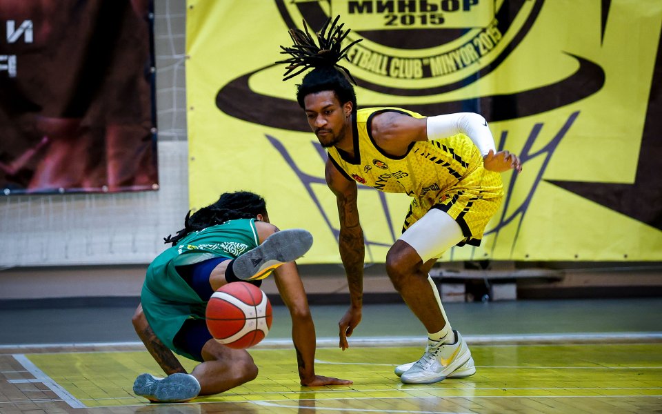 Миньор Перник се наложи над Академик Бултекс 99