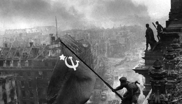 нхдв - На 1 май 1945 г. в Берлин: Българи от Молдова побиват знамето на Райхстага!