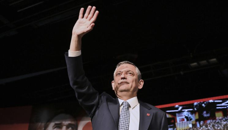 Йозгюр Йозел - Мъж удари лидера на турската Народнорепубликанска партия (ВИДЕО)