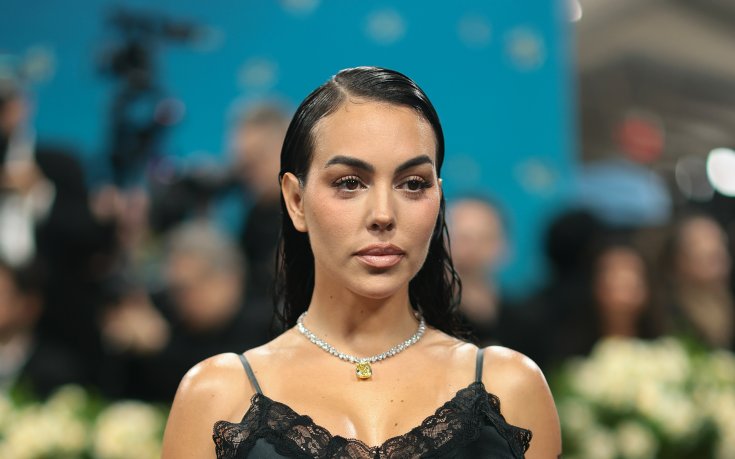 Извивките на Джорджина покориха милиони в Instagram