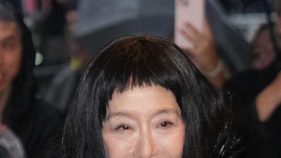 Вера Уанг срази червения килим на Met Gala...