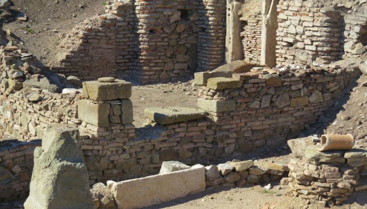 находка - НЕ Е ИСТИНА: Откриха стъклено шише на над 1800 години! (СНИМКА)