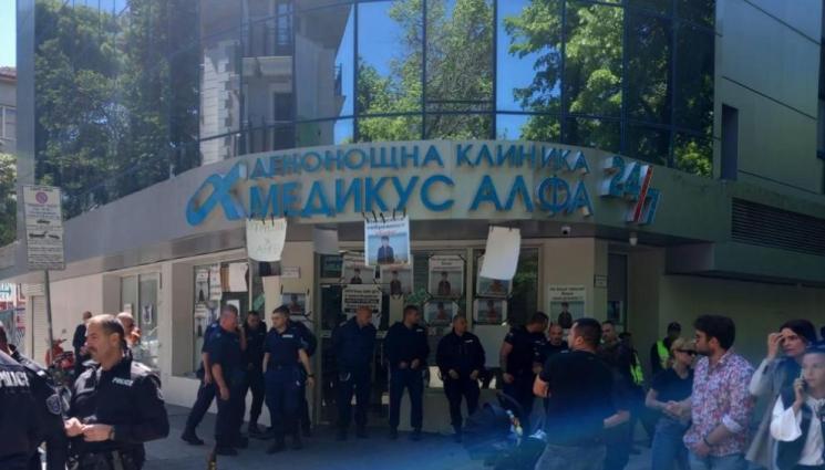 клиника - СЛЕД НЕДОВОЛСТВОТО ЗА ПОЧИНАЛИЯ АНГЕЛ: Клиниката съди част от протестиращите!
