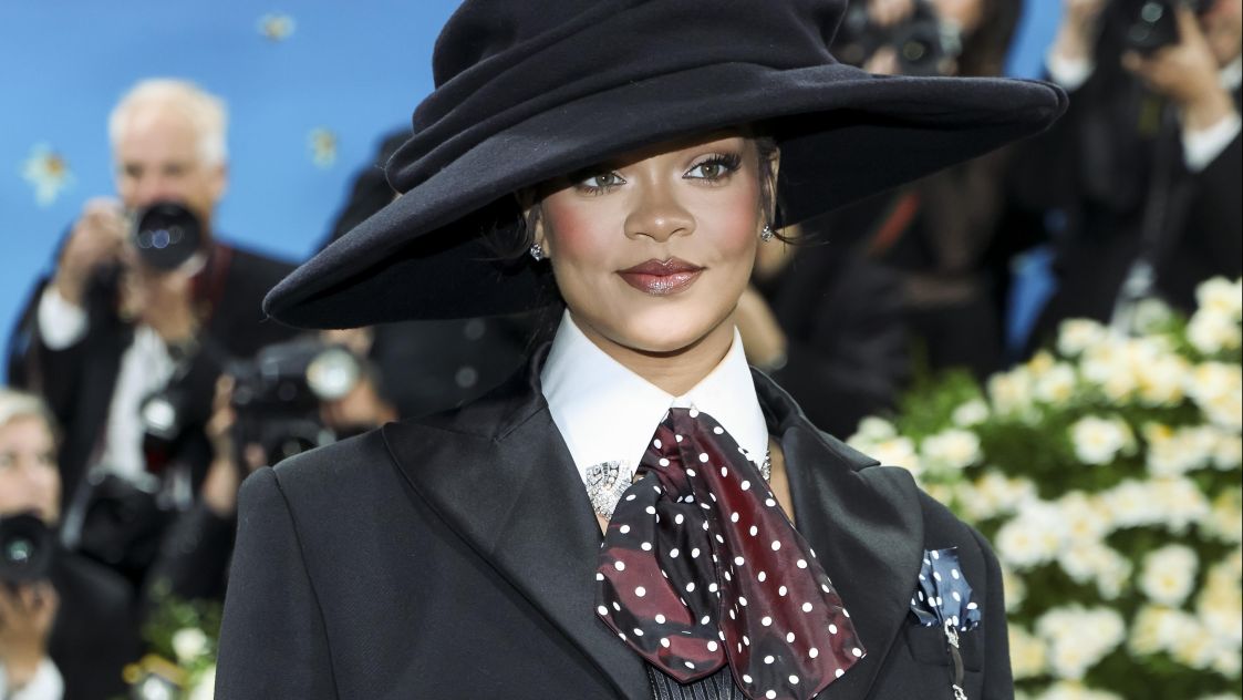 Rihanna разкри, че е бременна с третото си дете на Met Gala 2025