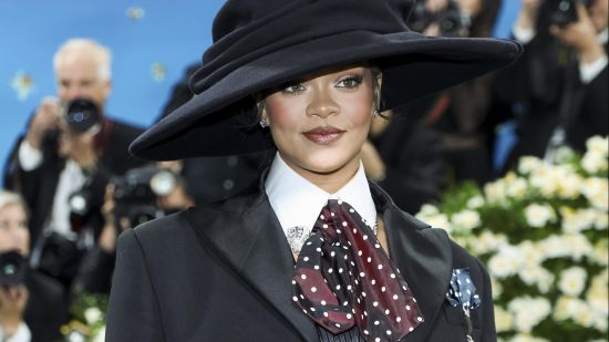 Rihanna разкри, че е бременна с третото си дете на Met Gala 2025