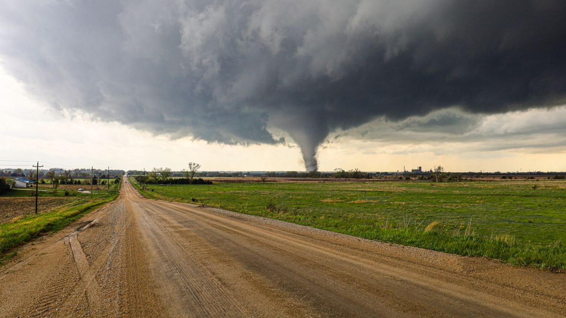 Година след като торнадо унищожи дома на семейството му 9 годишният