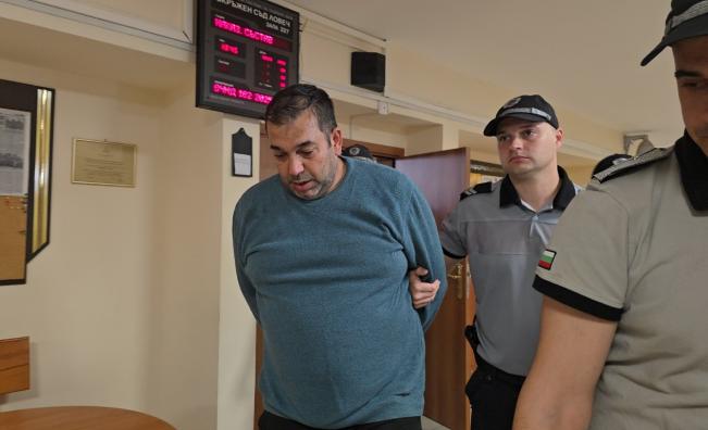 Мъжът, хвърлил дете от мост, се оплака от тормоз