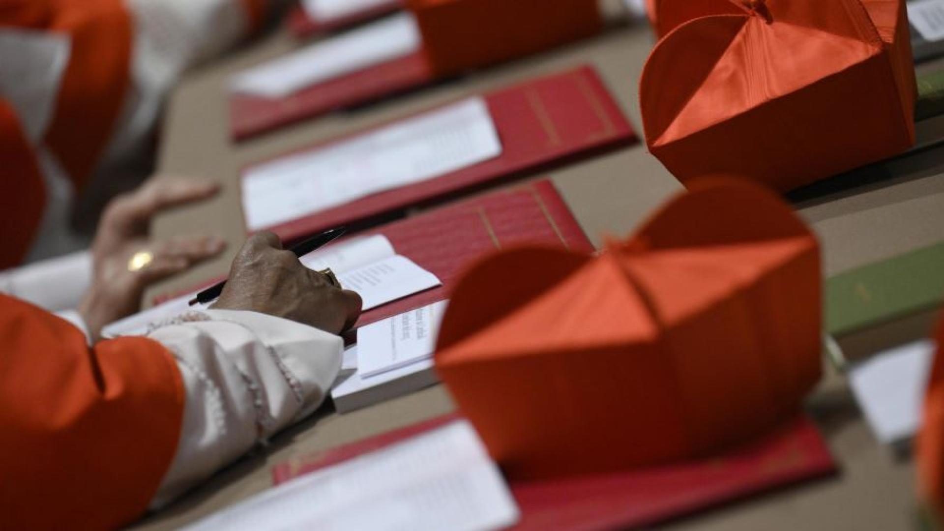 След тричасово заседание първият таен вот на конклава приключи с