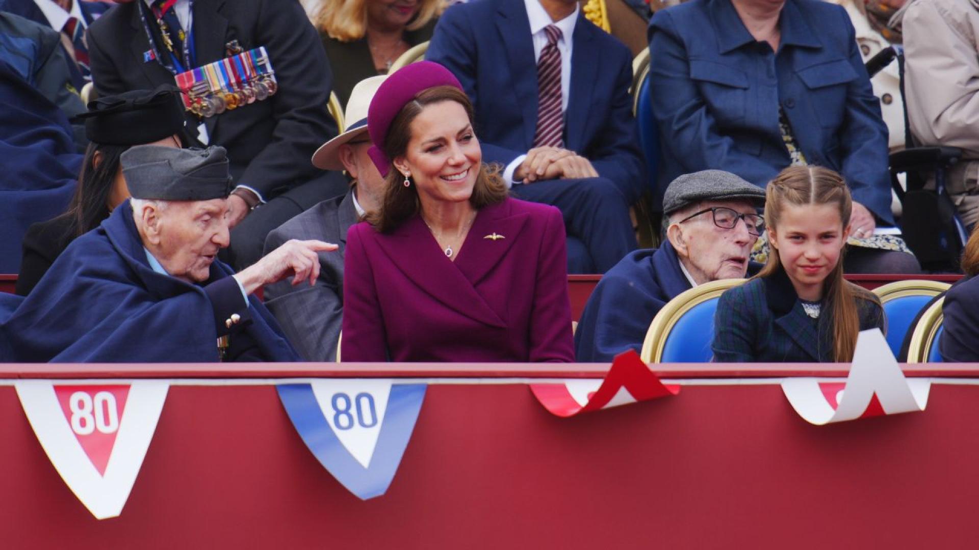 Британският престолонаследник принц Уилям и съпругата му принцеса Картин правят