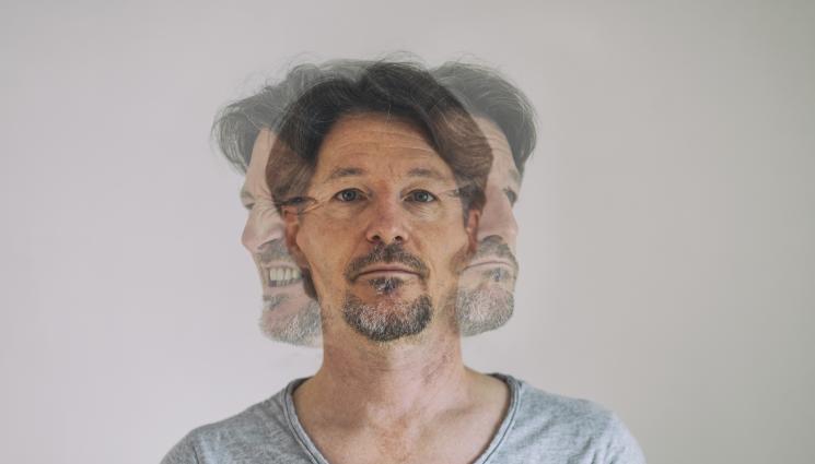 психично болен - ЗЛАТНО ВРЕМЕ: Как да разпознаем шизофреника в тълпата (5 ПРИЗНАКА)