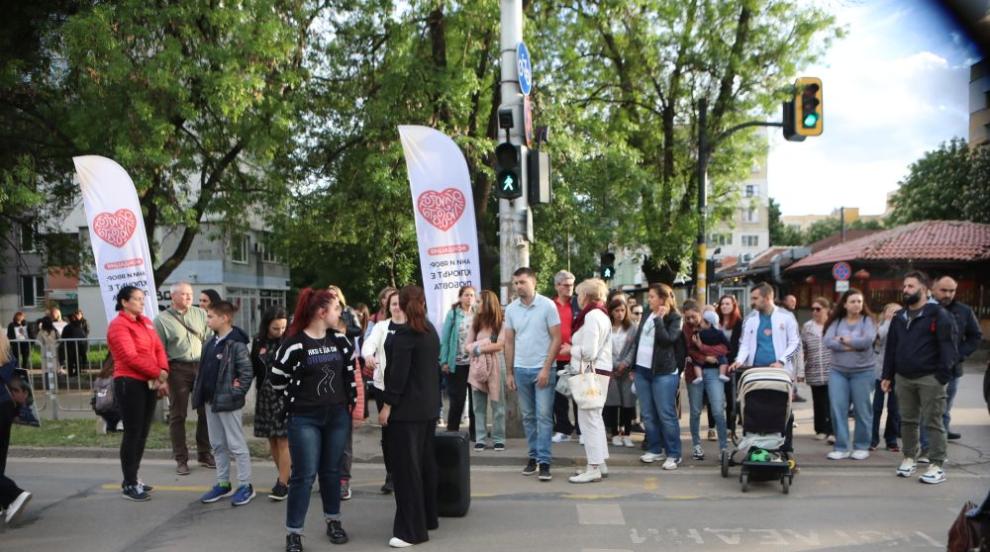 2 години от трагичната катастрофа: Протест в памет на Ани и Явор събра десетки граждани на столичния бул. „Сливница“