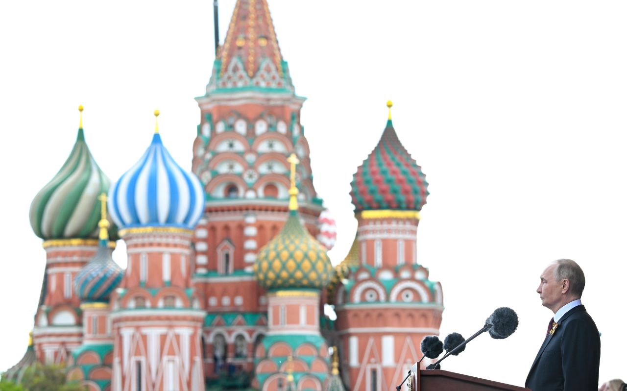<p>Червеният площад в марш: Най-впечатляващите кадри от парада в Москва</p>