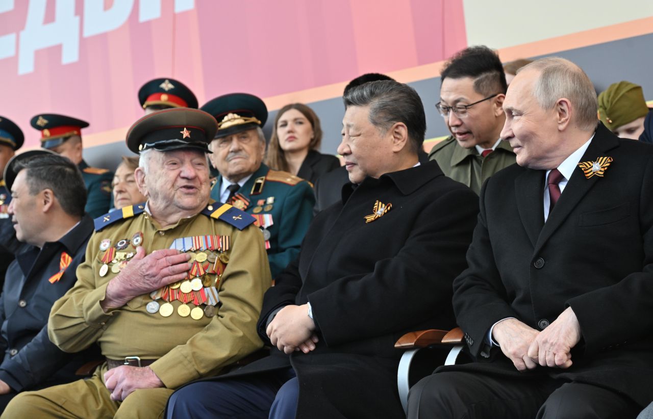 <p>Червеният площад в марш: Най-впечатляващите кадри от парада в Москва</p>
