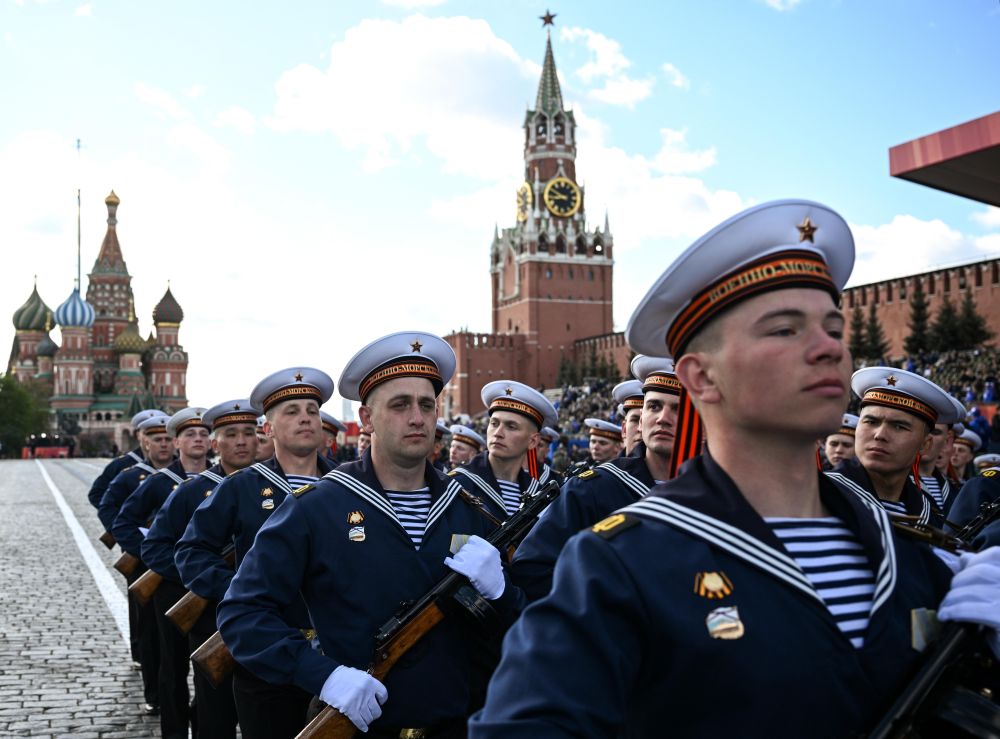 Военнослужещи, участващи в парада по случай Деня на победата