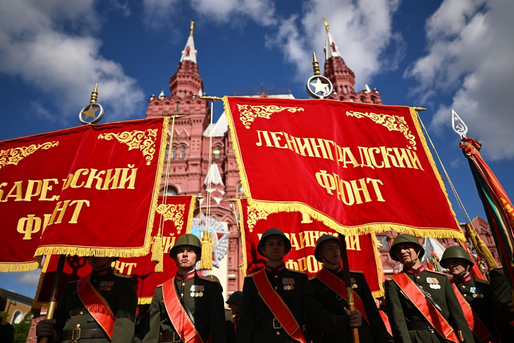 Военнослужещи, участващи в парада по случай Деня на победата