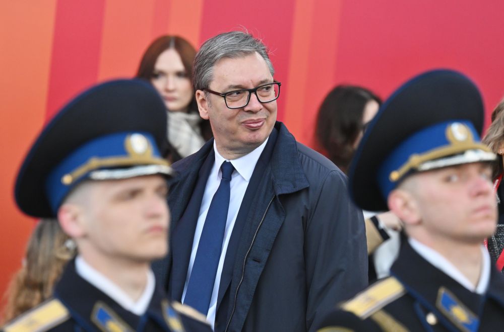 Сръбският президент Александър Вучич наблюдава парада