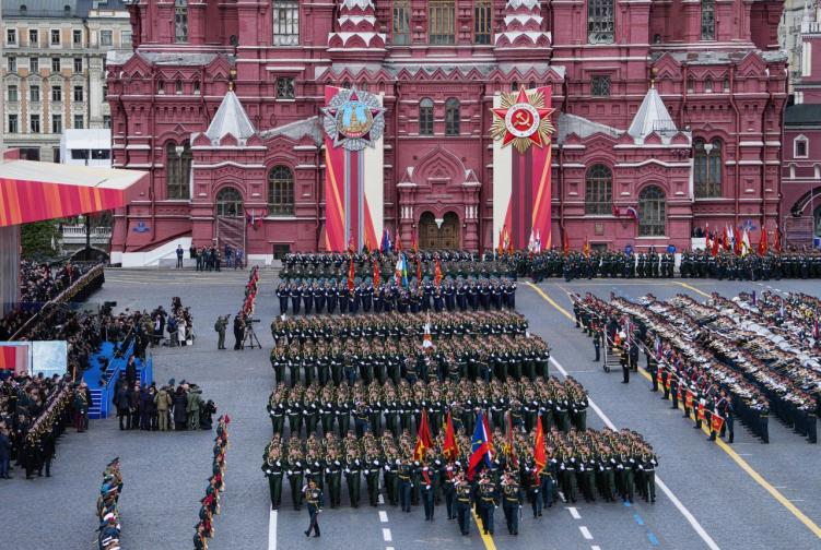 Червеният площад в марш Най впечатляващите кадри от парада в