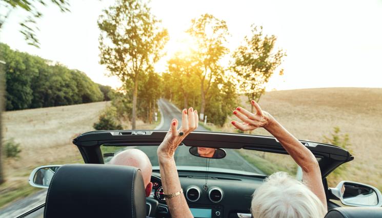 пенсионери - ПРОЧУХМЕ СЕ! Немски пенсионери пълнят търновско село