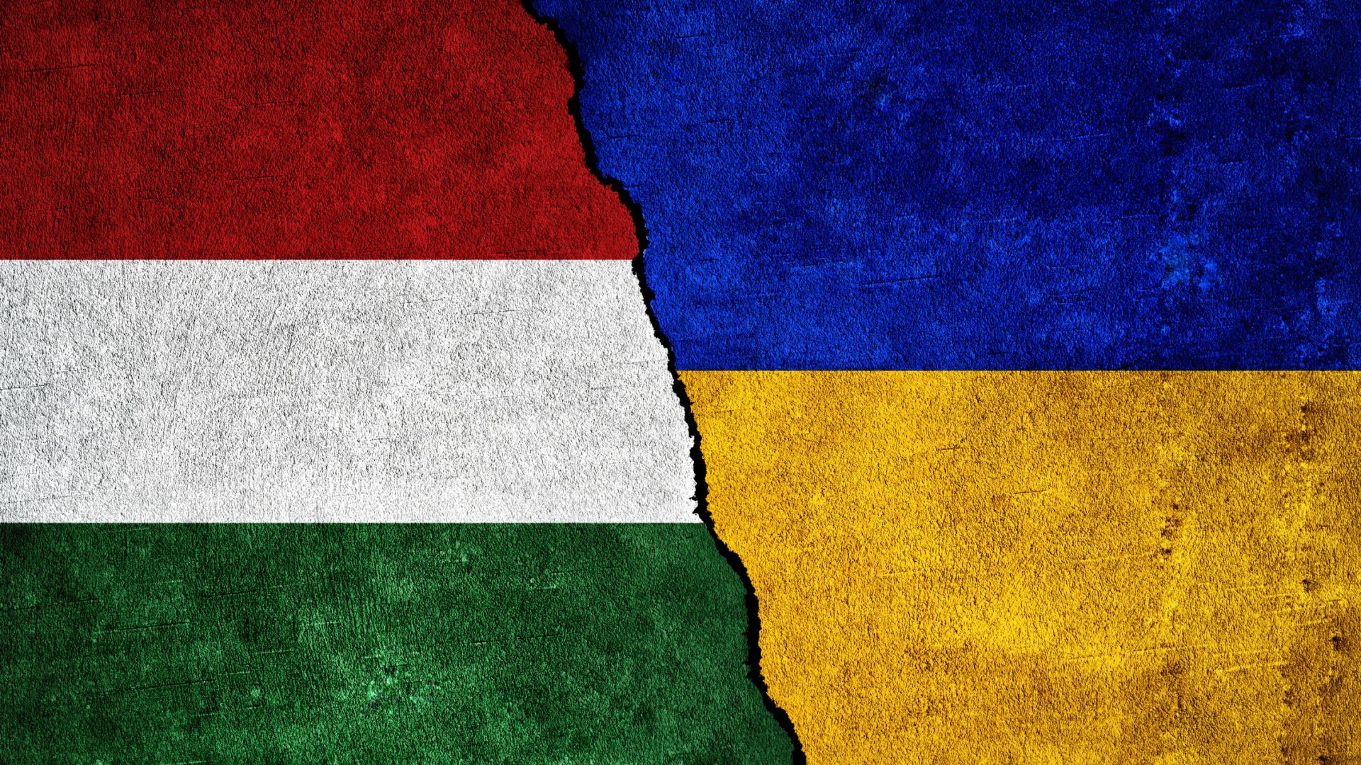 Унгария обяви че е експулсирала двама украински дипломати обвинявайки ги