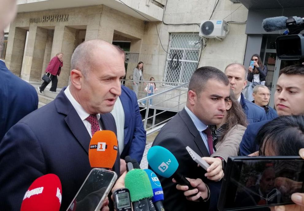 Учудващо е, че хората, които се пишат за най-големи демократи,