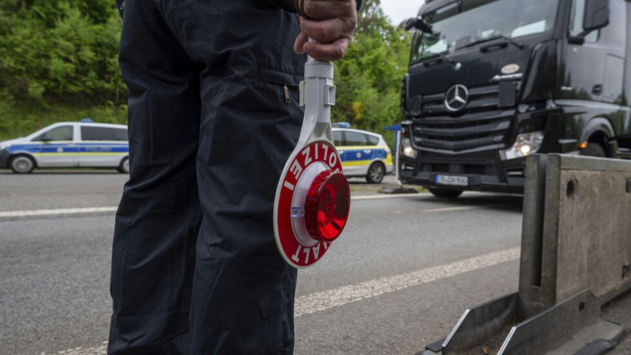 Германия затегна граничния контрол, върна първите търсещи убежище мигранти
