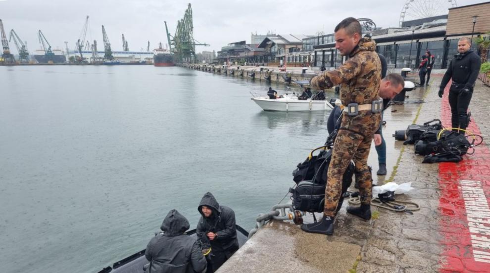 Водолази извадиха 15 тротинетки от морето във Варна