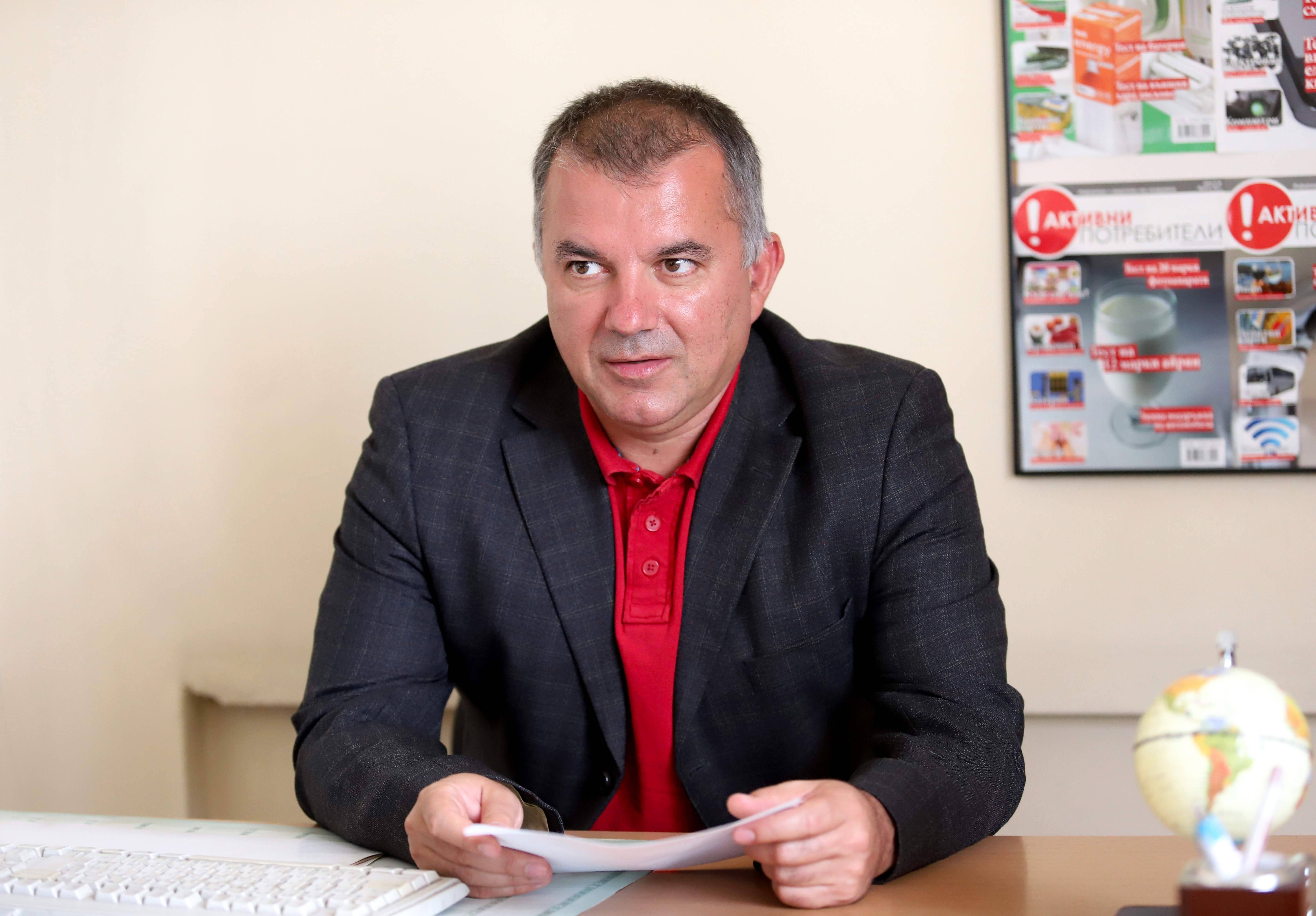 Богомил Николов