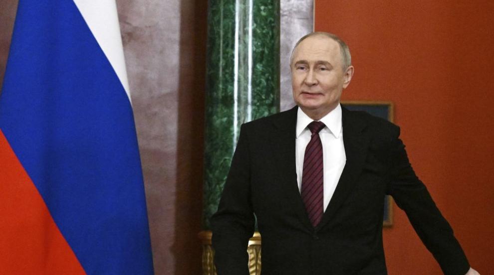 Сам срещу цял свят: Как Владимир Путин се задържа толкова дълго на власт