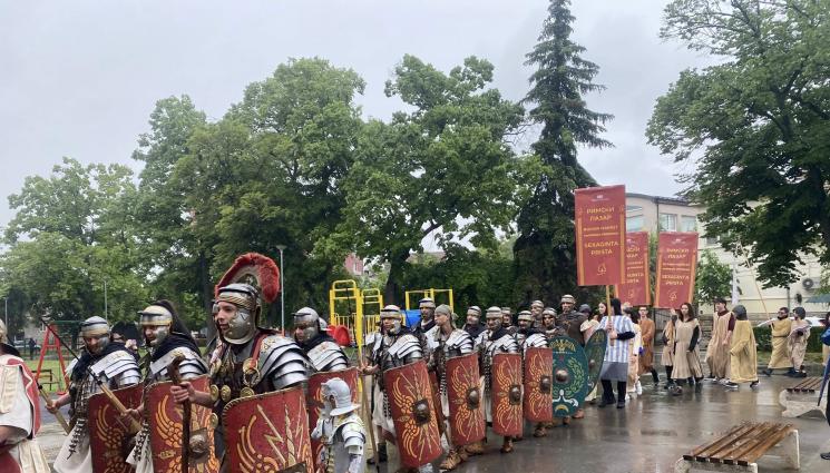 лргионери - НА БРЕГА НА ДУНАВ: Римски пазар и легионери в Сексагинта Приста!