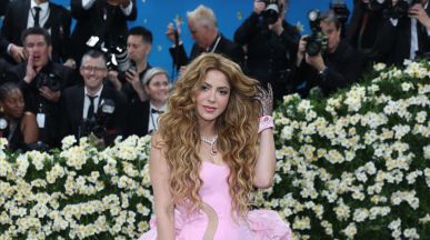 Shakirа изтеглила албума си от магазините, за да добави „Hips Don't Lie“