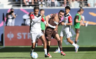 Санкт Паули взе точка от Айнтрахт и си гарантира елитен футбол и следващия сезон