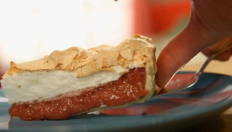 рецепти - ДА СИ ОБЛИЖЕШ ПРЪСТИТЕ! Бърз и вкусен пай с белтъчна шапка - глезотийка за поводи и без повод