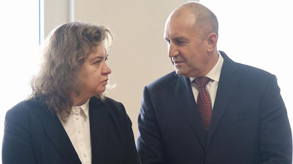 Председателят на Народното събрание Наталия Киселова връща на президента Румен Радев