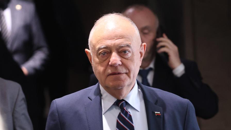 Атанасов: На президента Радев му остава твърде малко време в политиката