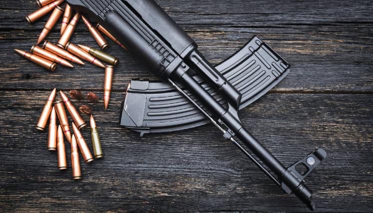 оръжие - ОЩЕ КРЪВ: Мафиоти се гърмят с калашници в Ница! (ВИДЕО)