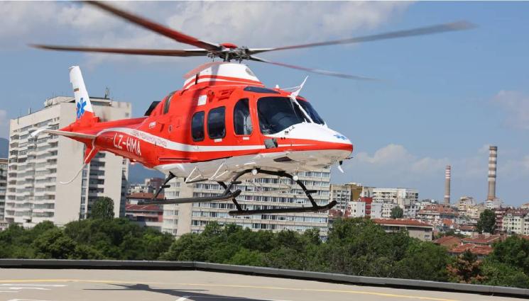 медицински хеликотер - Работник е с опасност за живота след падане от скеле!