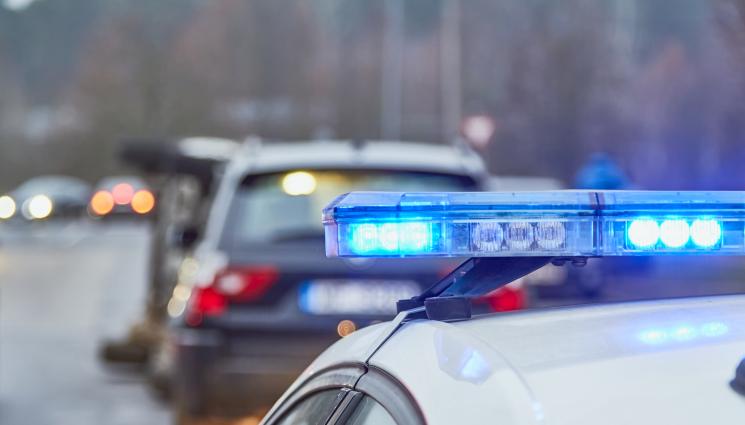 d - Пиян на кирка 82-годишен се раздаде зад волана, сътвори две катастрофи