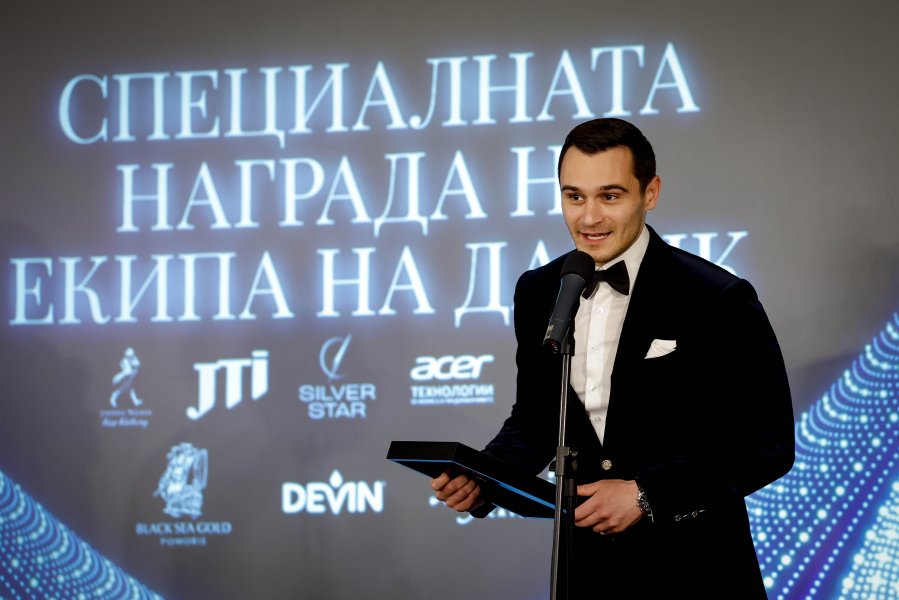 Карлос Насар1