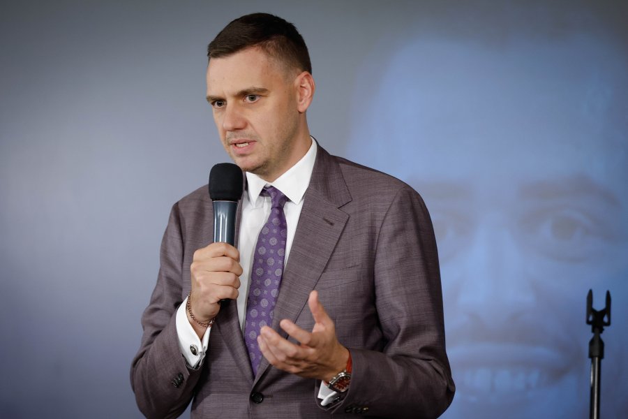 Карлос Насар1