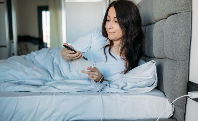 Оставяте ли телефона си да се зарежда до леглото си? Ето защо е опасно