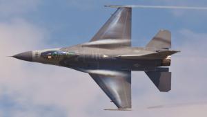 F16