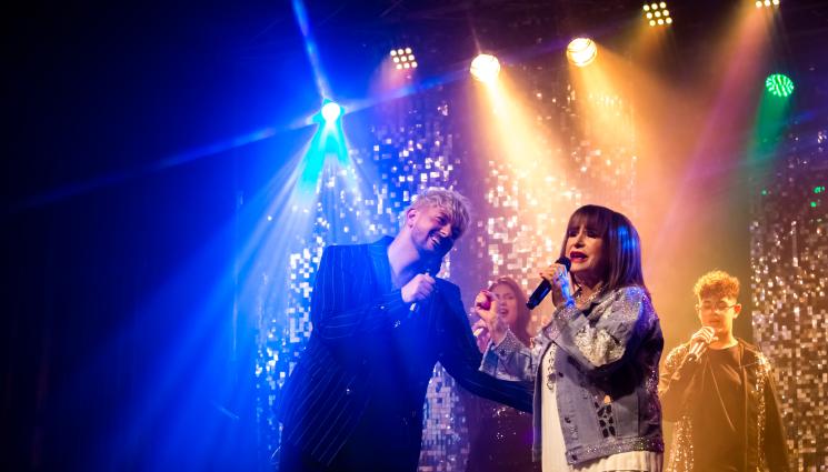 развигор - В концерта на Masterpiece: Мими смени Развигор с 57 г. по-млад!