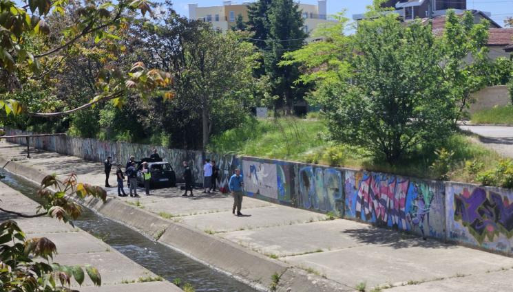 Кражба - СТРАШЕН ЕКШЪН: Въоръжени обраха магазин за бижута!