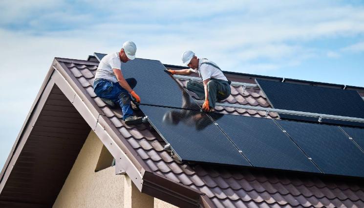 соларни панели - ЩЕ ИМА ДА ЧАКАМЕ: Отложиха либерализацията на тока