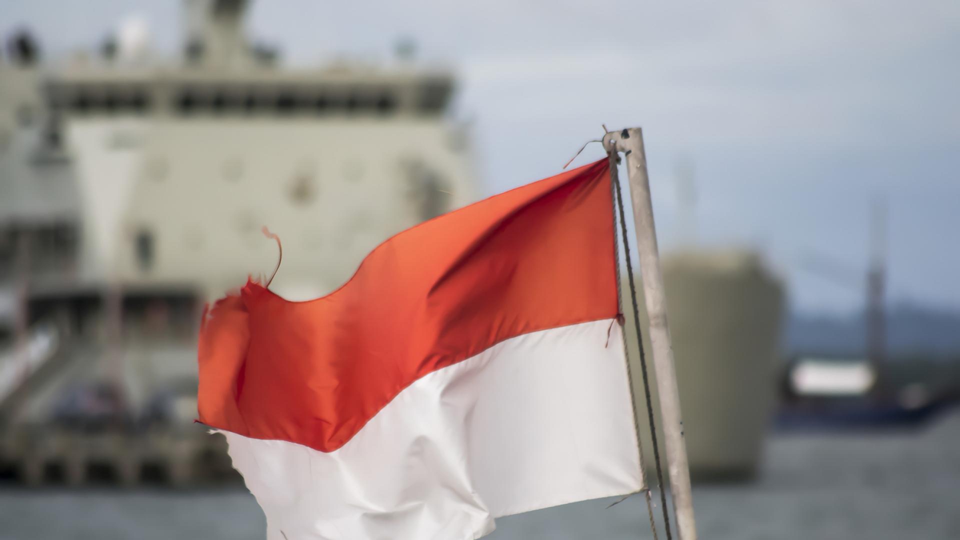 Индонезийският флот превзе кораб превозващ близо два тона метамфетамин и