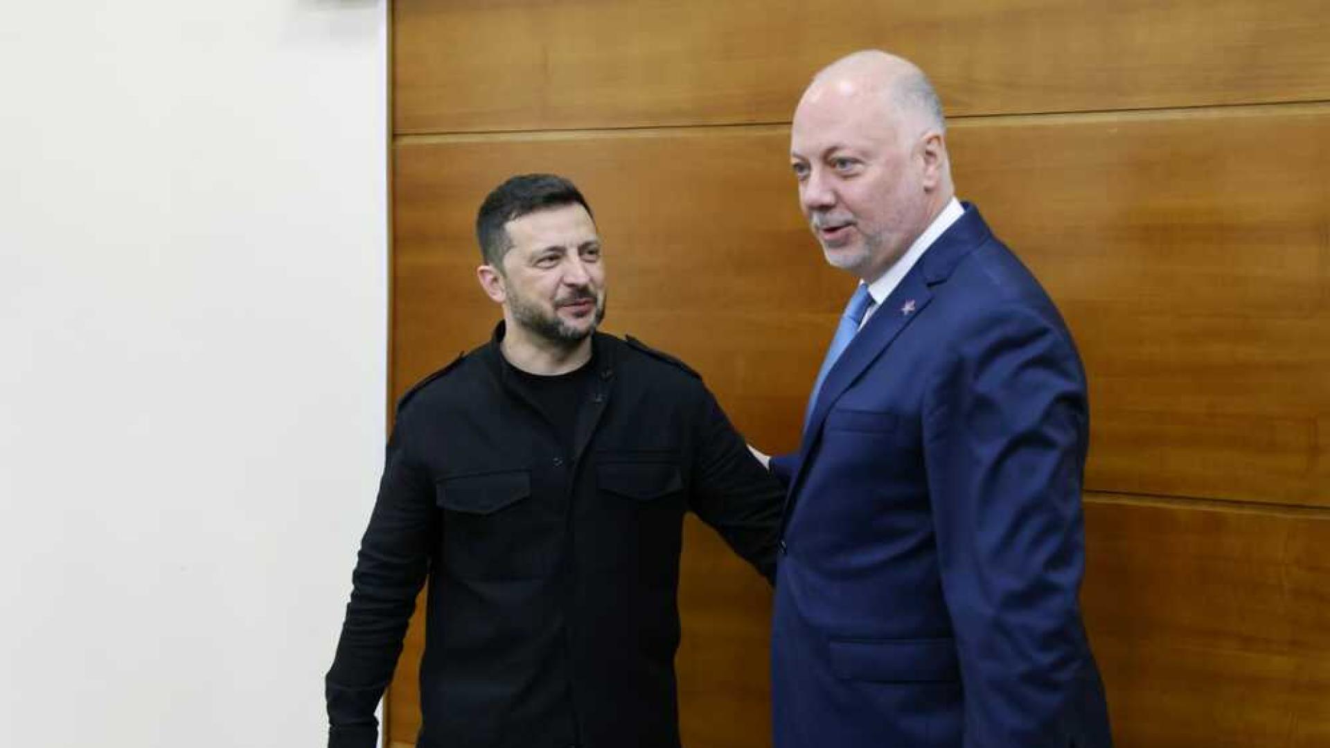 Президентът на Украйна Володимир Зеленски е обсъдил в петък с българския