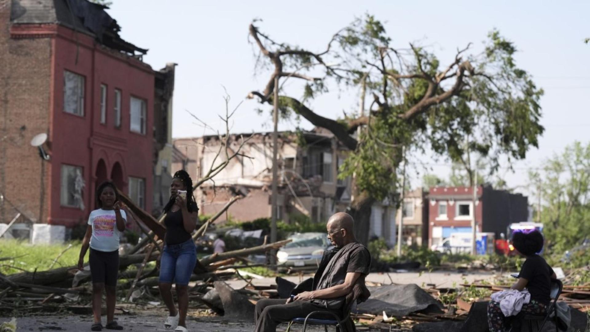 Най малко 7 души загинаха вследствие на силни бури и торнадо