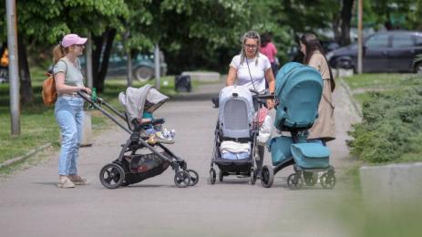 30 лева на час за бавачка в последната минута плюс пари за транспорт и сандвичи
